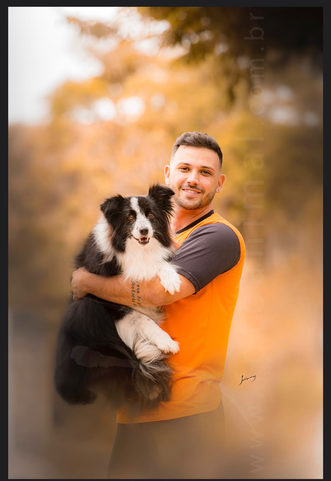 Felipe, adestrador da Perfect Dog, com um Border Collie